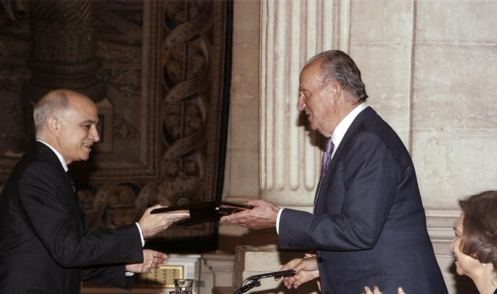 José Francisco Duato recoge premio de manos del Rey Juan Carlos